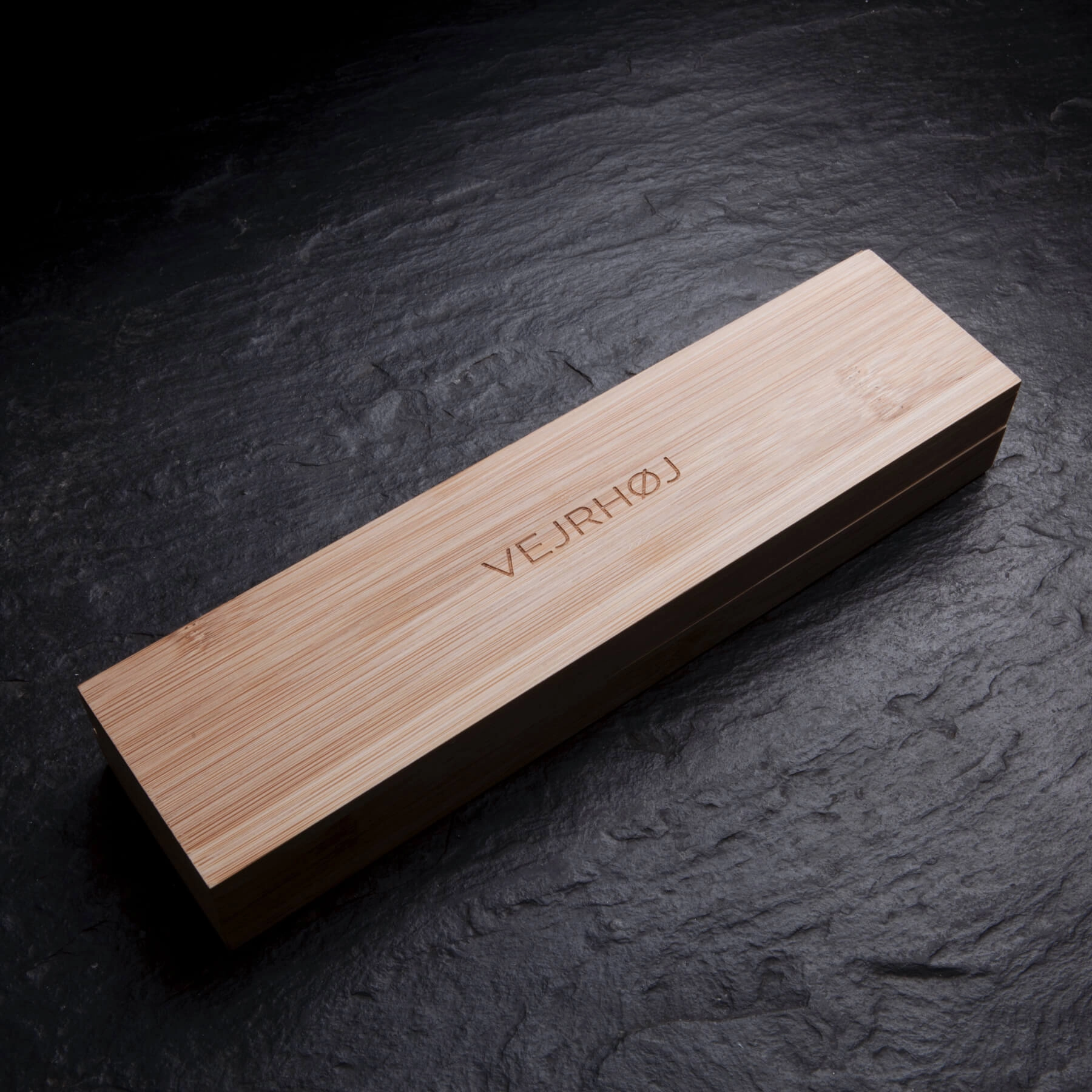 A04 | walnut | blue (automatic)