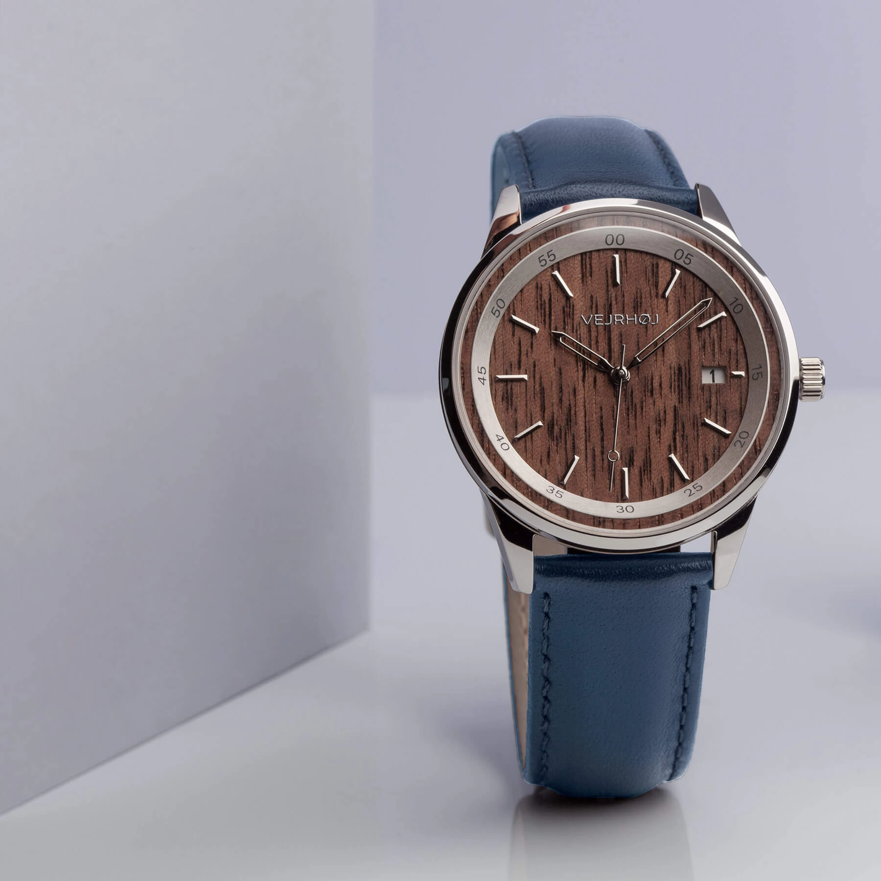 A04 | walnut | blue (automatic)