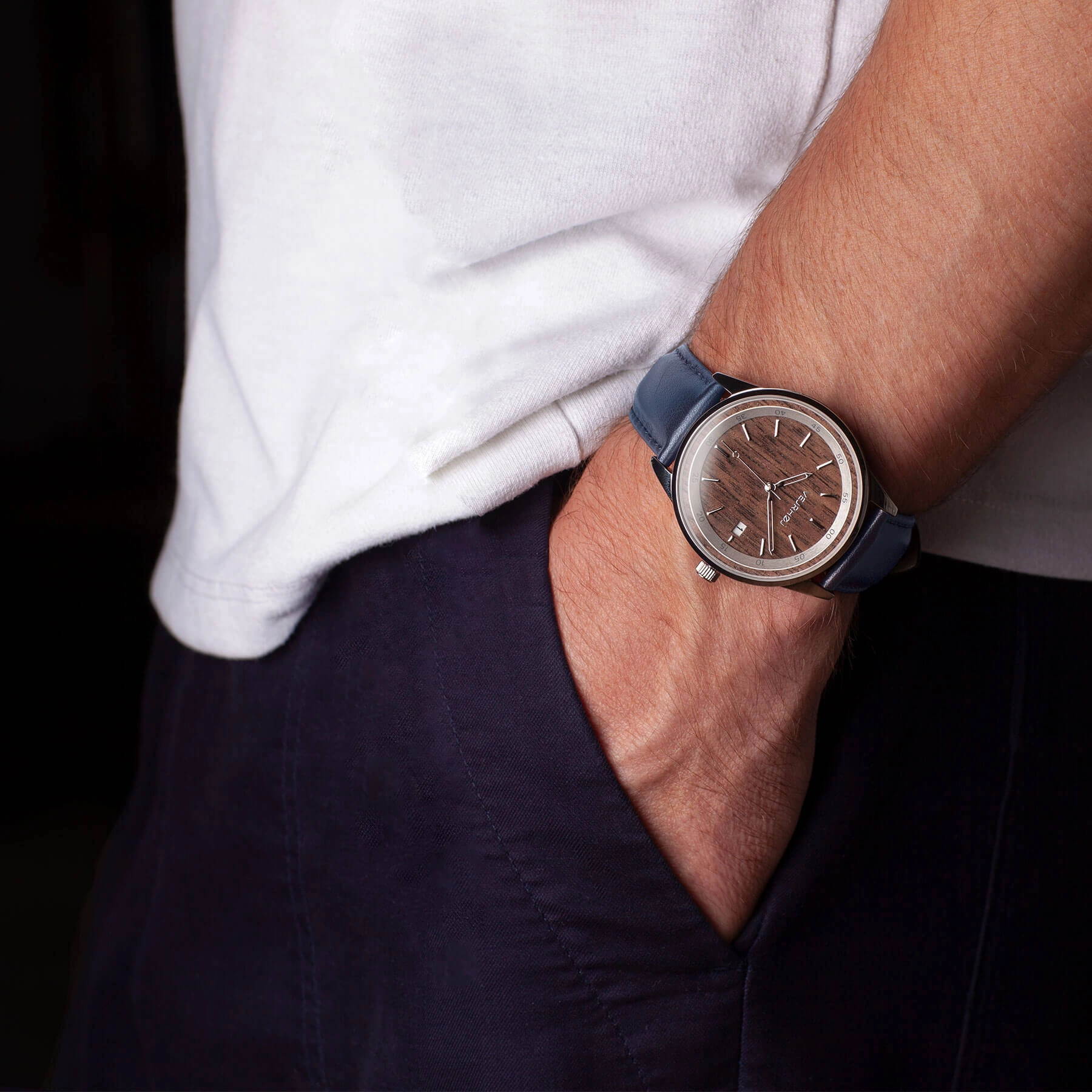 A04 | walnut | blue (automatic)