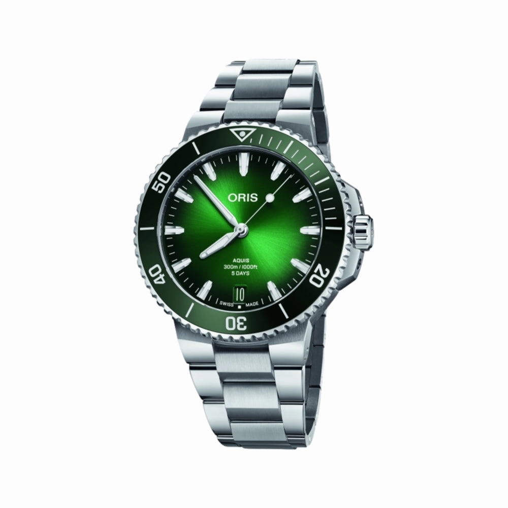 Aquis Date 2024 Calibre 400 43.5mm - Green on Bracelet
