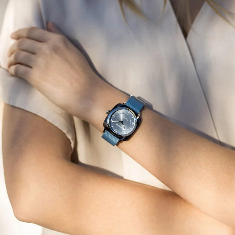 Clubmaster Chic Women Quartz Ice Blue Dial Analog Nato Watch 21536.SA.UB.25.NIB