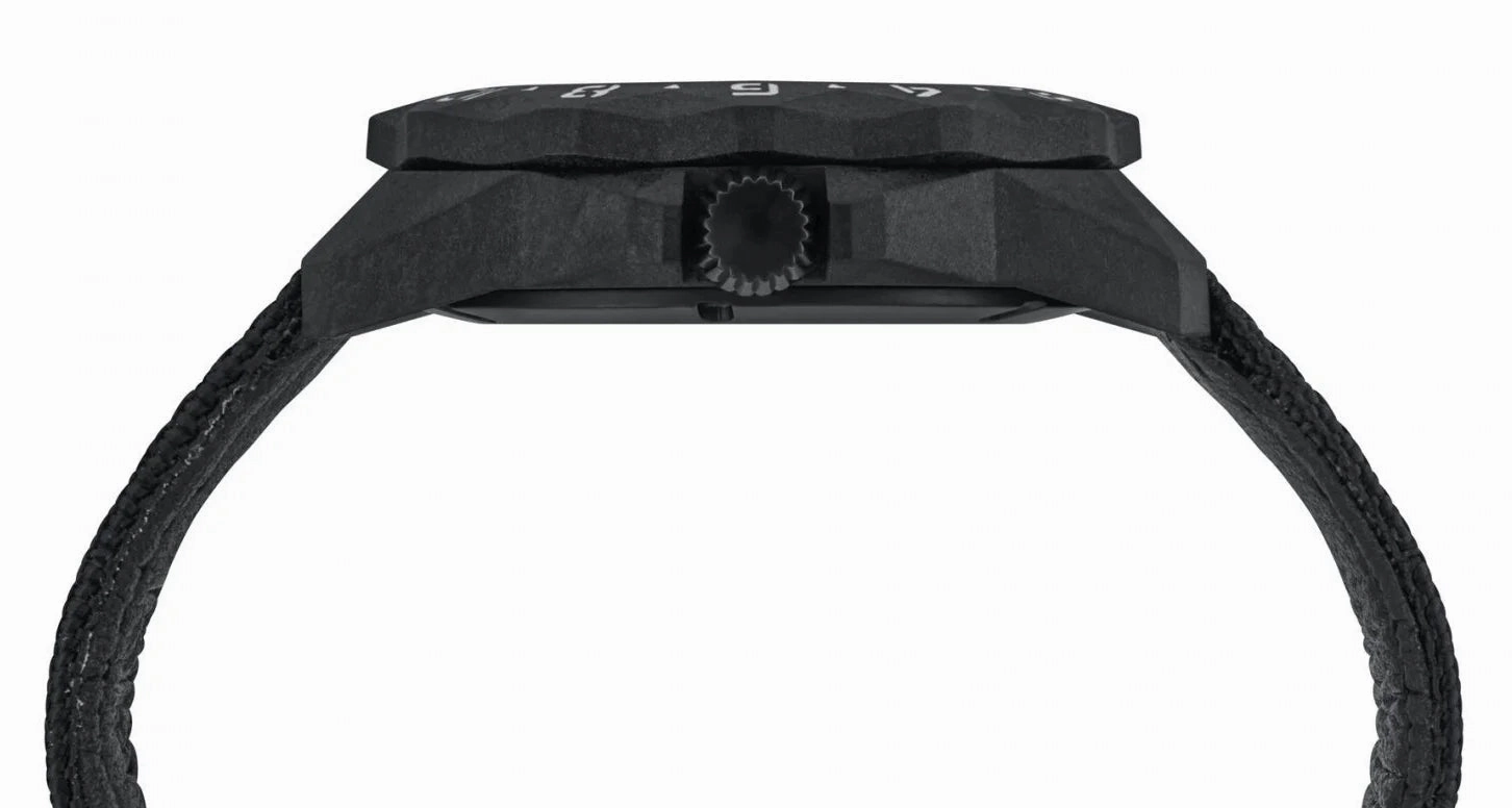 Luminox F-117 Nighthawk GMT CARBONOX  Black Dial Black Kevlar Strap Date Divers Quartz Mens Watch XA.6441