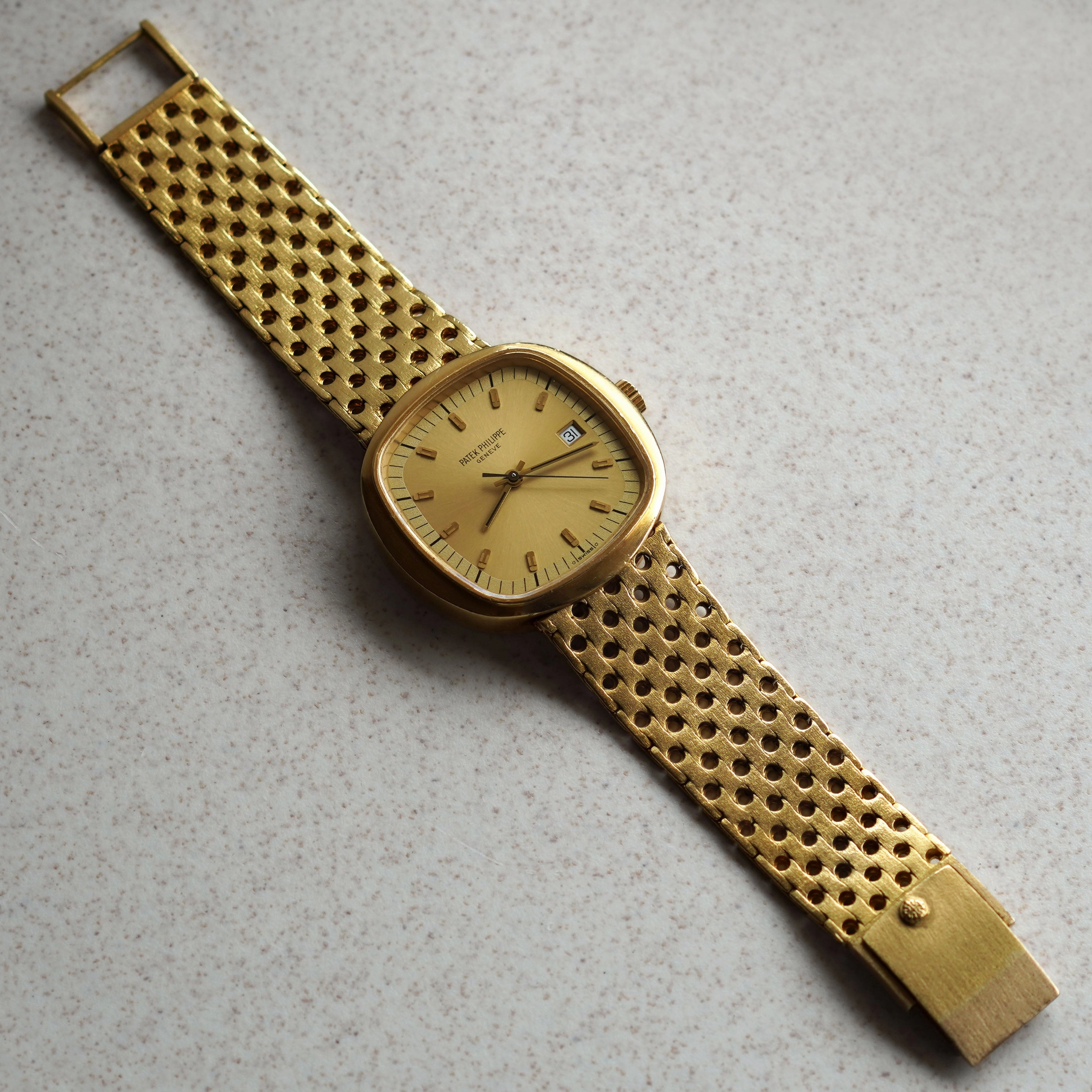 Patek Philippe Beta 21, Detachable "Swiss Cheese" Bracelet, Yellow Gold