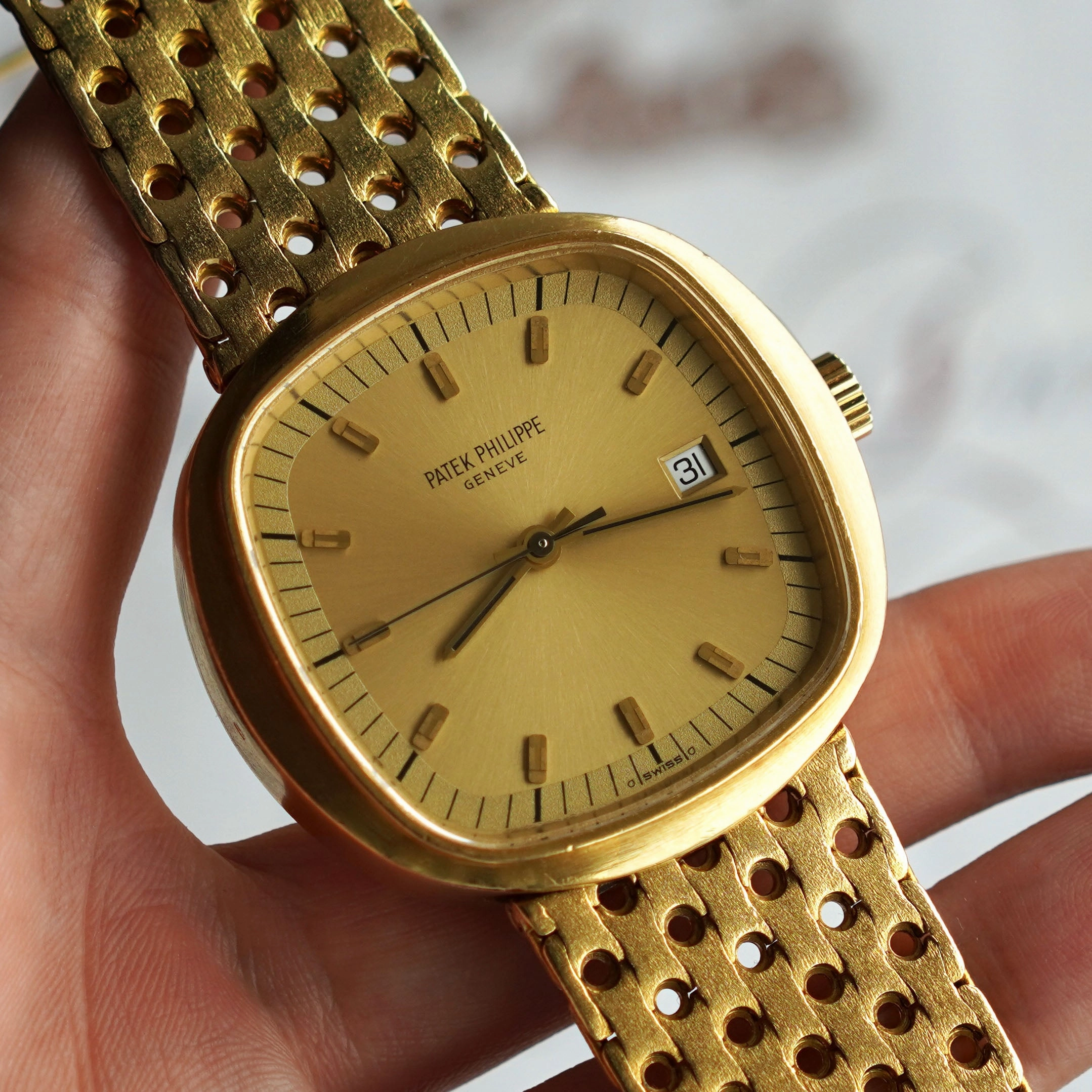 Patek Philippe Beta 21, Detachable "Swiss Cheese" Bracelet, Yellow Gold