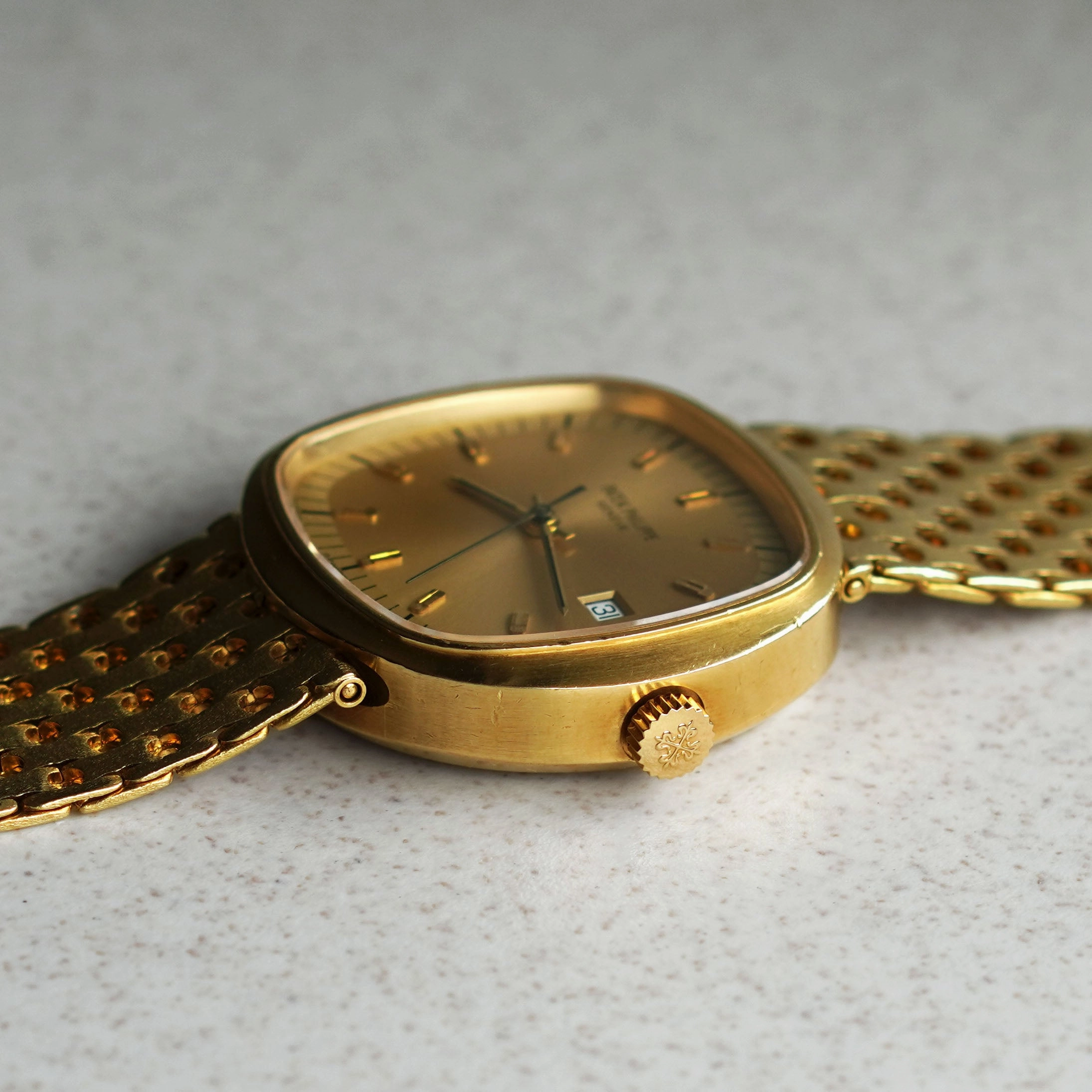 Patek Philippe Beta 21, Detachable "Swiss Cheese" Bracelet, Yellow Gold