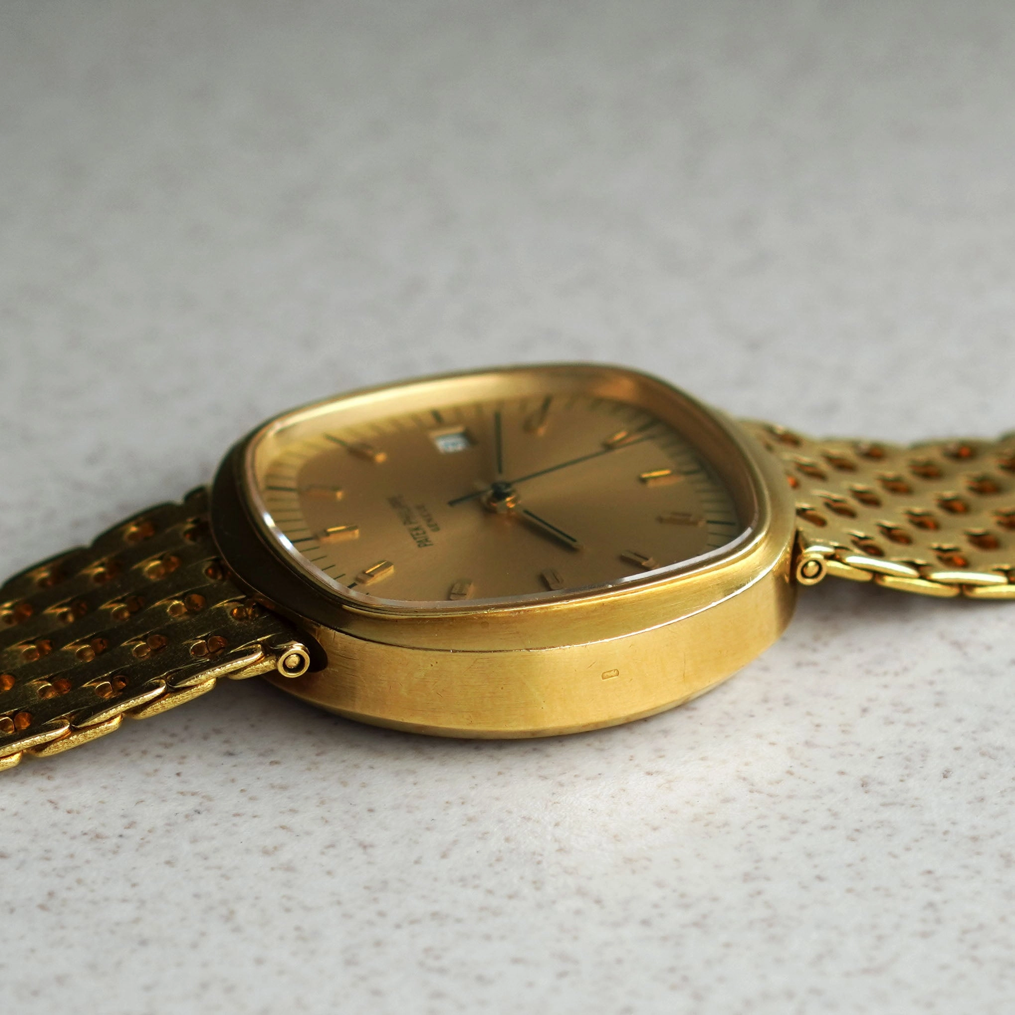 Patek Philippe Beta 21, Detachable "Swiss Cheese" Bracelet, Yellow Gold