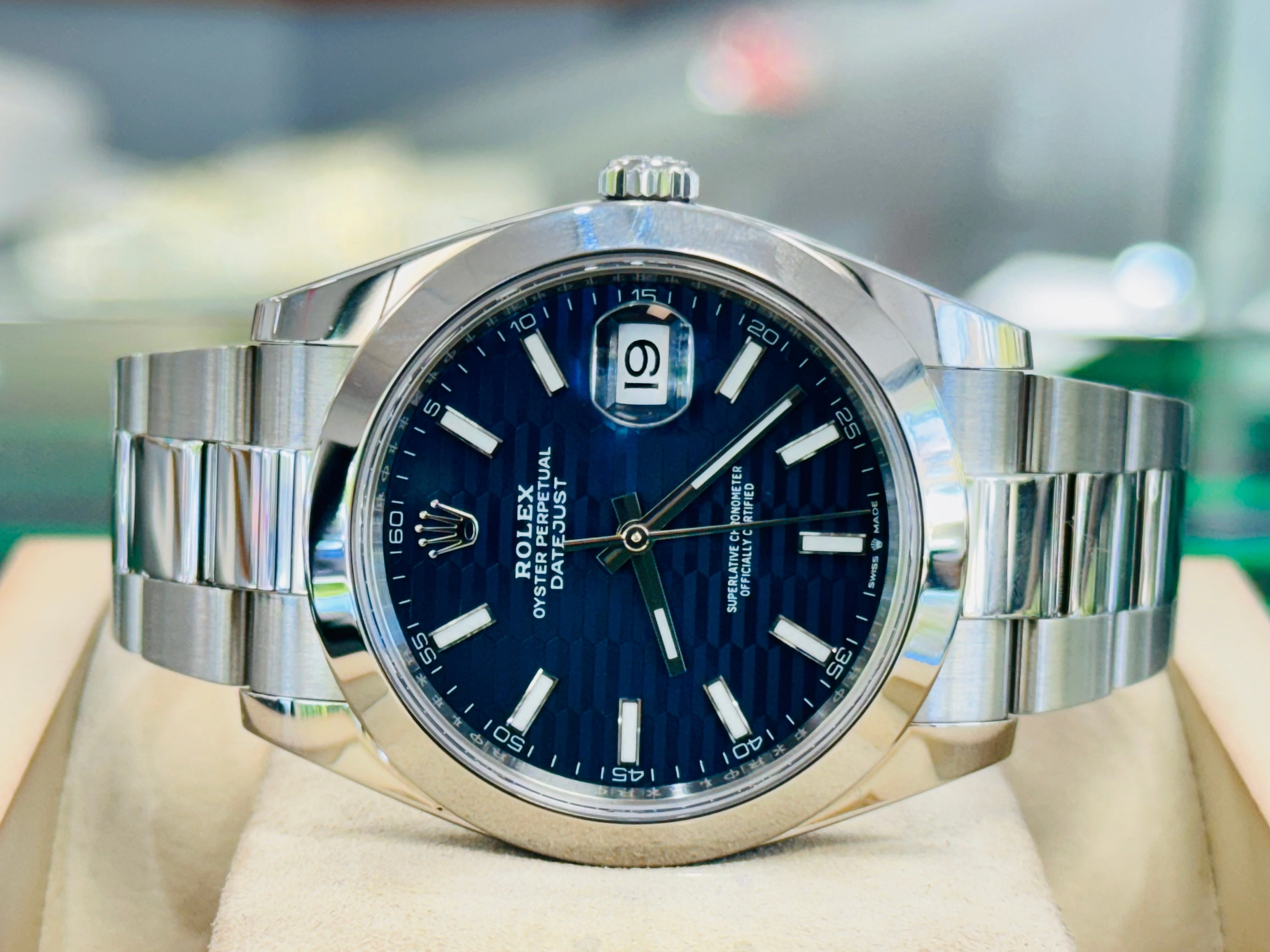 Rolex Datejust 41 126300 Smooth Bezel Blue Motif Index Dial Oyster Bracelet MINT BOX/PAPERS