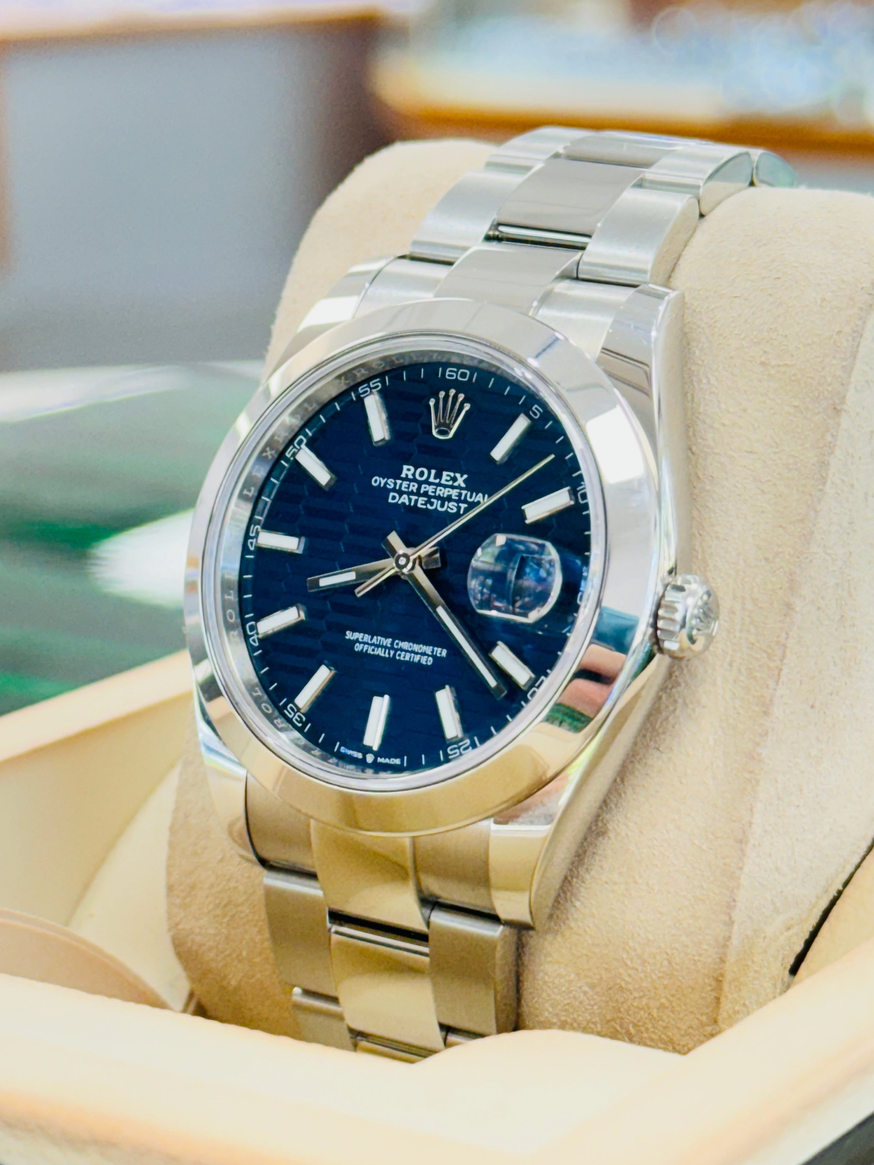 Rolex Datejust 41 126300 Smooth Bezel Blue Motif Index Dial Oyster Bracelet MINT BOX/PAPERS