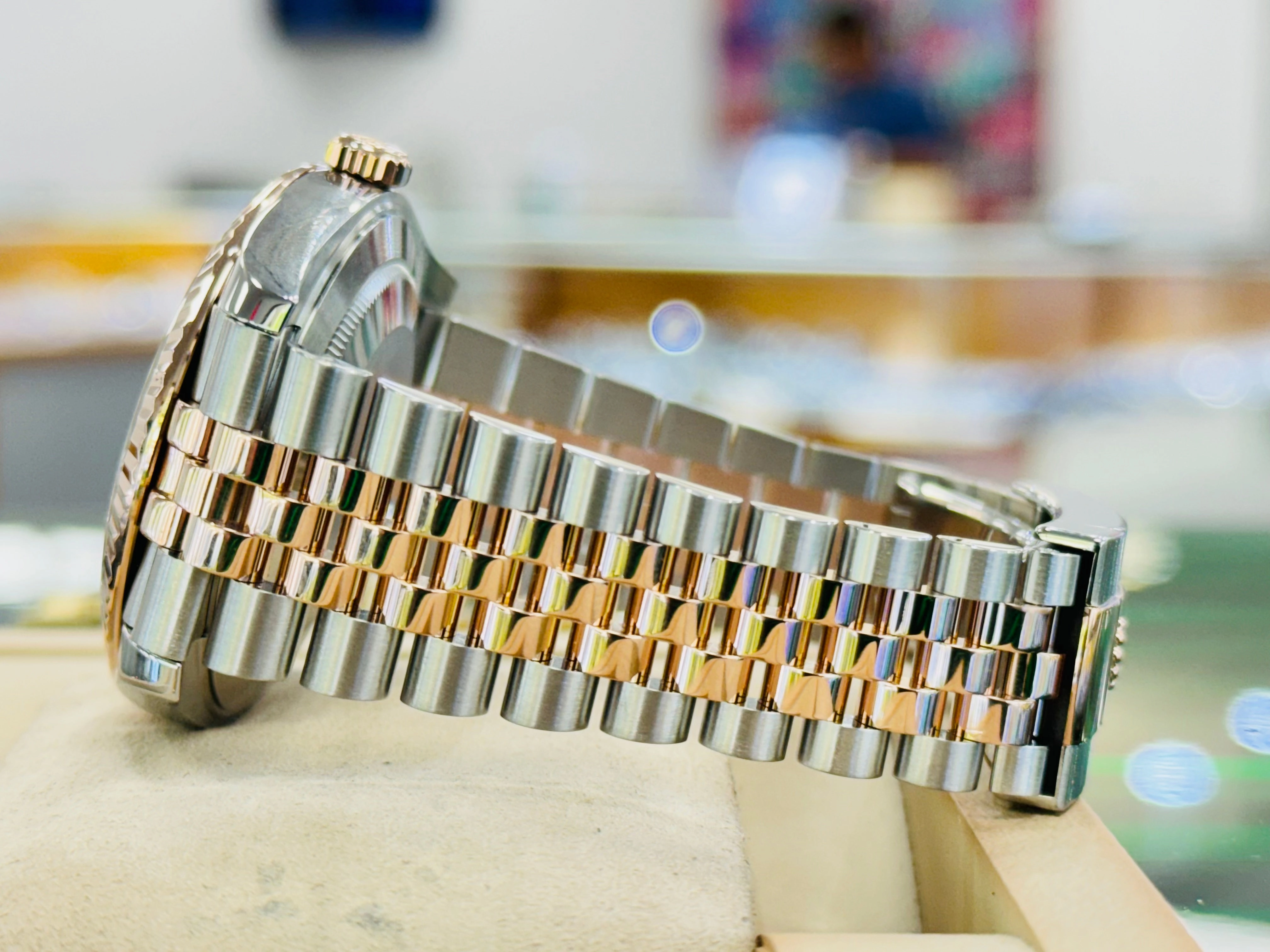 Rolex Datejust 41 126331 18k Rose Gold / SS Oyster Perpetual FEDERER Roman Dial Jubilee MINT box and Papers