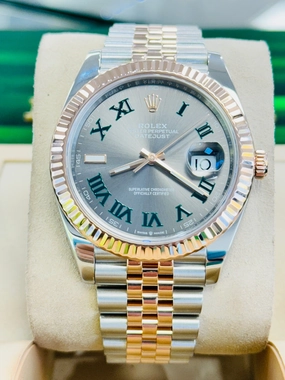 Rolex Datejust 41 126331 18k Rose Gold / SS Oyster Perpetual FEDERER Roman Dial Jubilee MINT box and Papers
