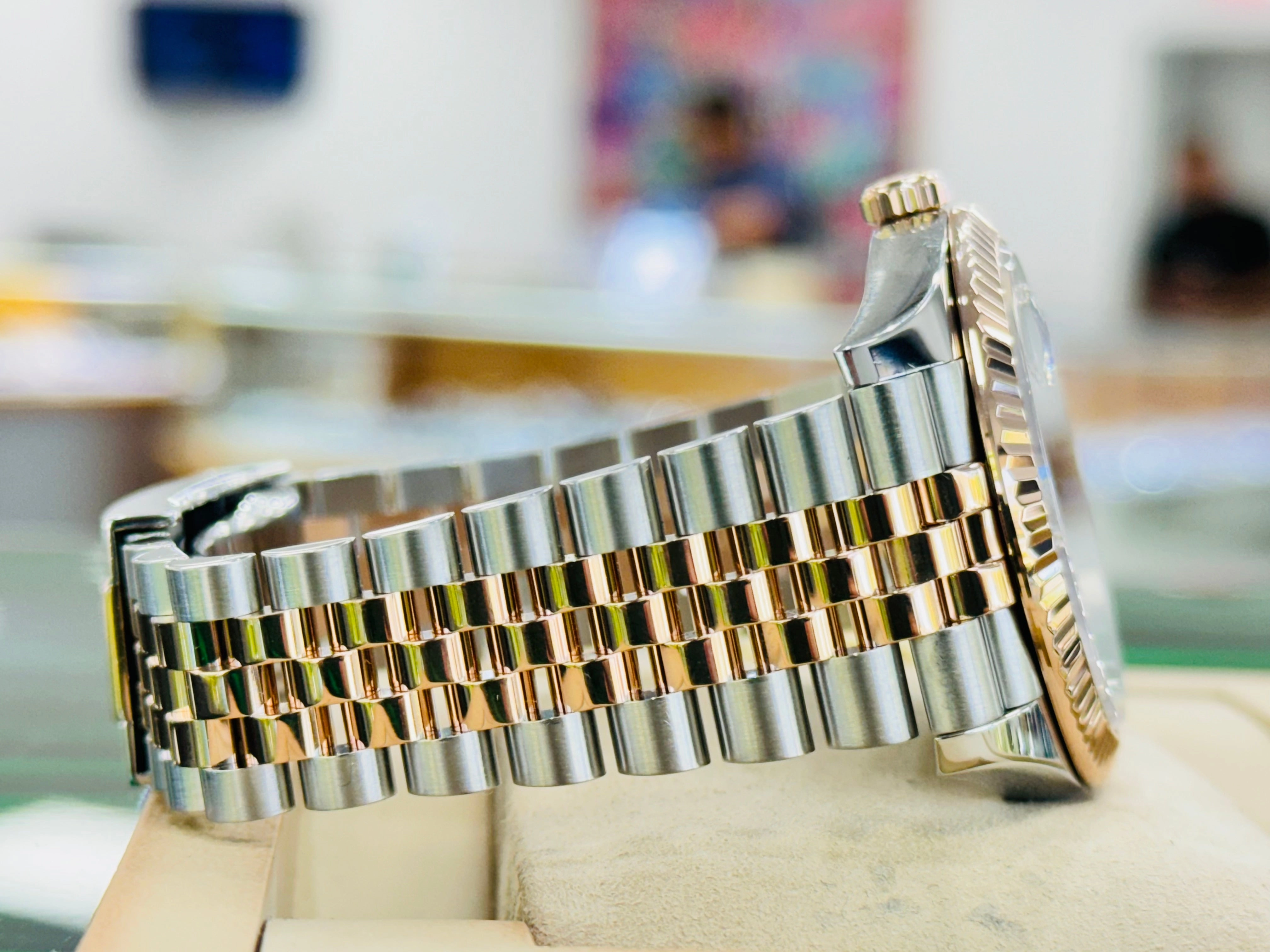 Rolex Datejust 41 126331 18k Rose Gold / SS Oyster Perpetual FEDERER Roman Dial Jubilee MINT box and Papers