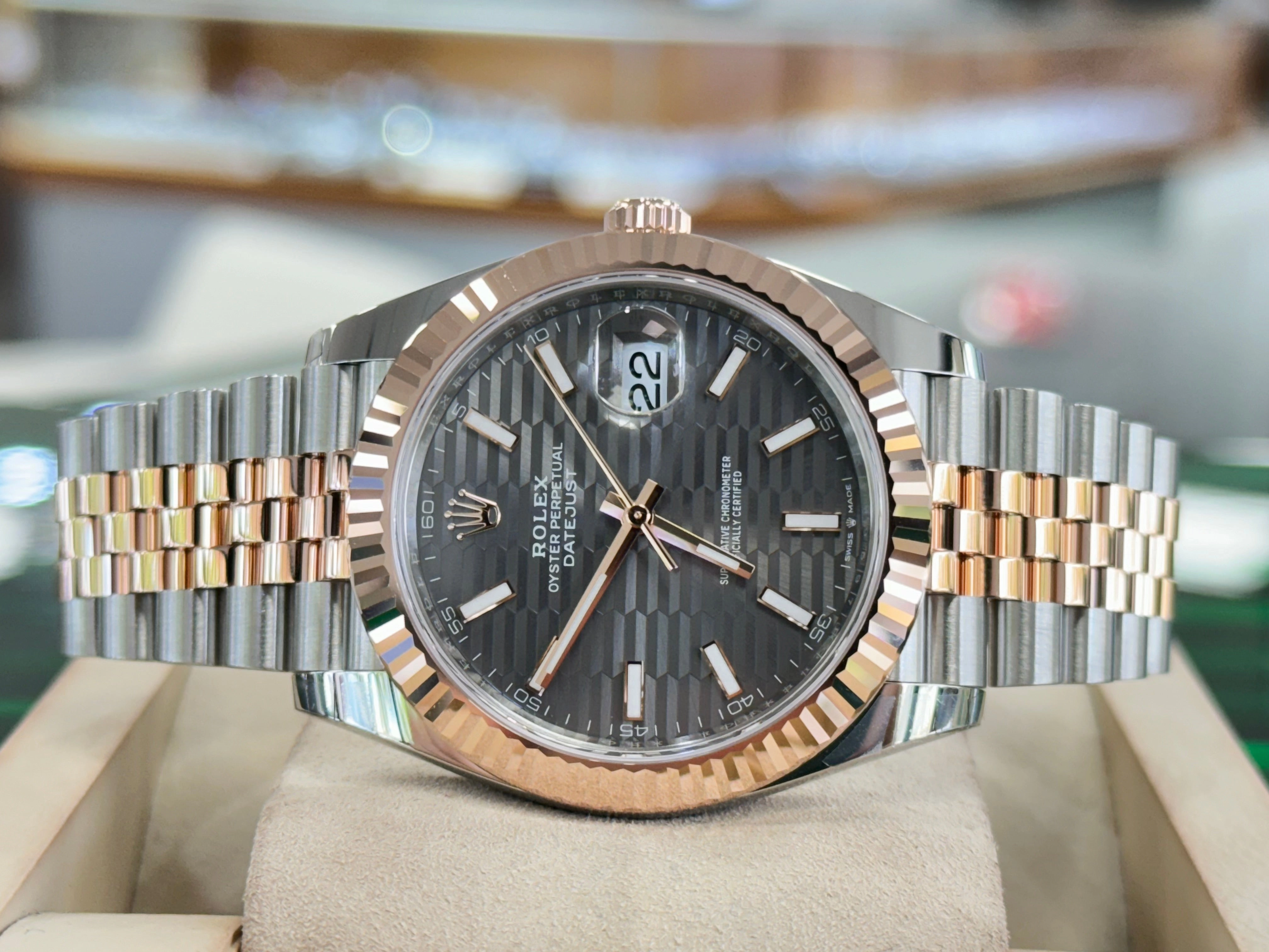 Rolex Datejust 41 126331 GREY MOTIF DIAL Steel/Everrose Box & Papers UNWORN