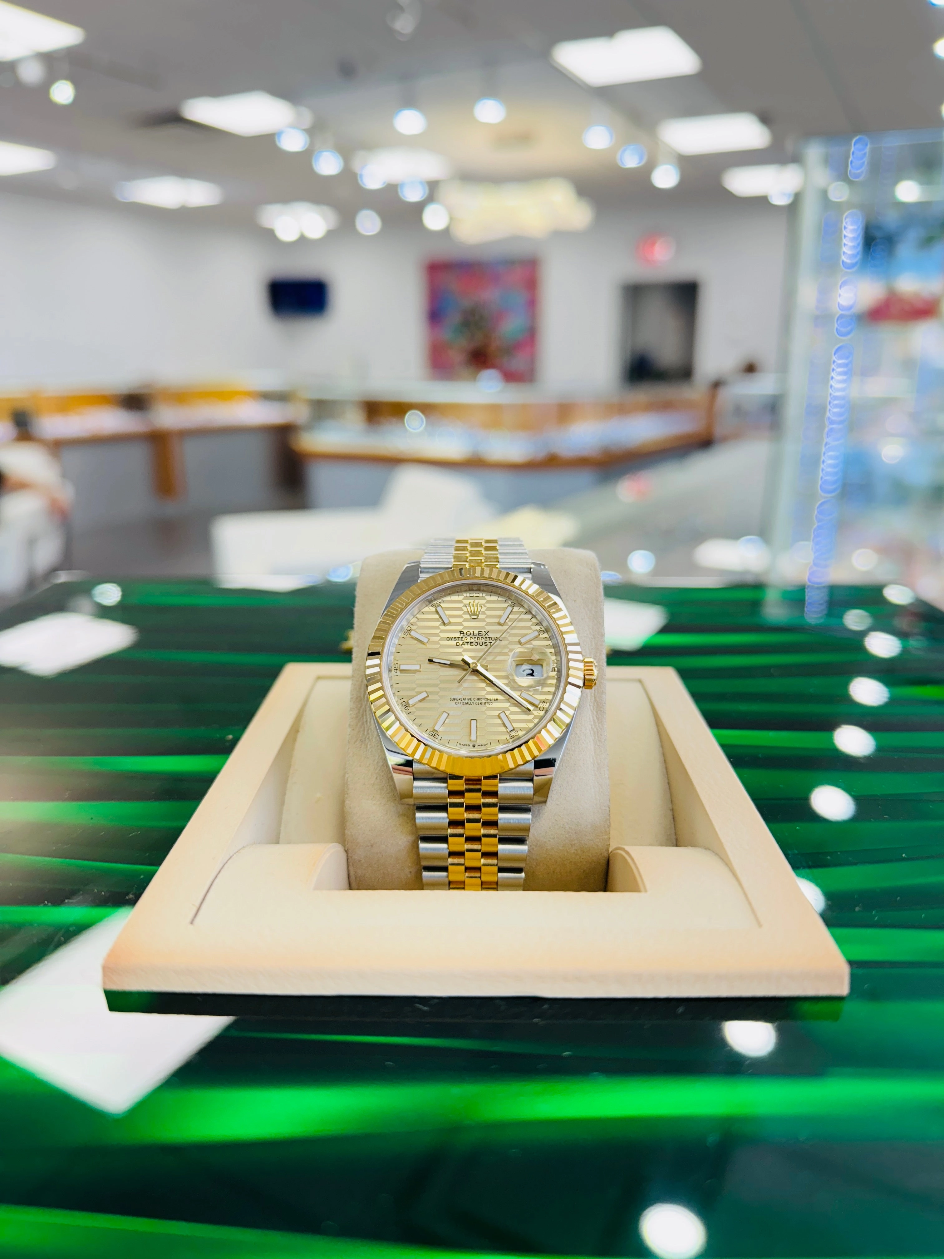 Rolex Datejust 41 126333 Champagne MOTIF Dial Jubilee Yellow Gold Fluted Bezel Box/Papers MINT