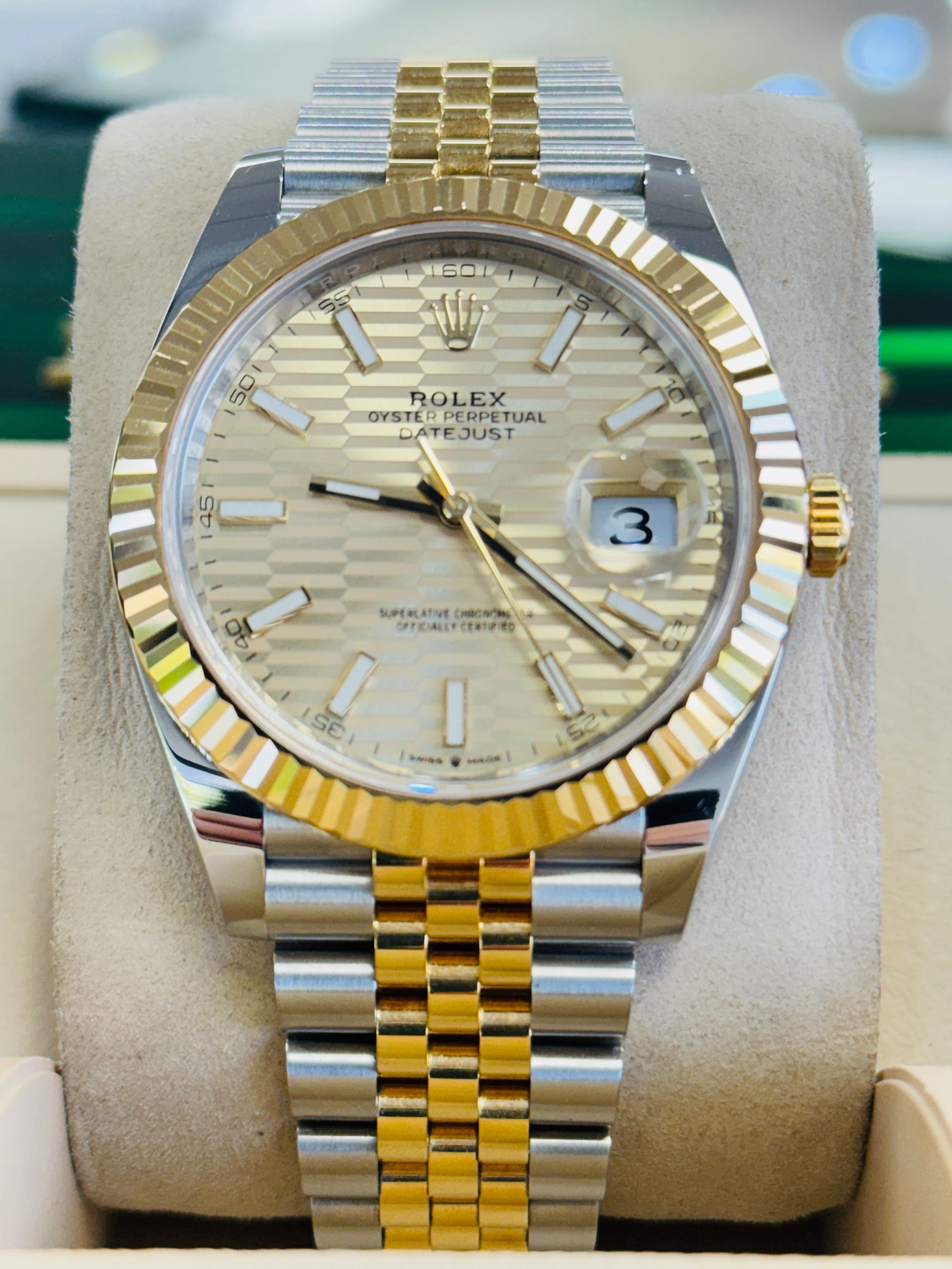 Rolex Datejust 41 126333 Champagne MOTIF Dial Jubilee Yellow Gold Fluted Bezel Box/Papers MINT