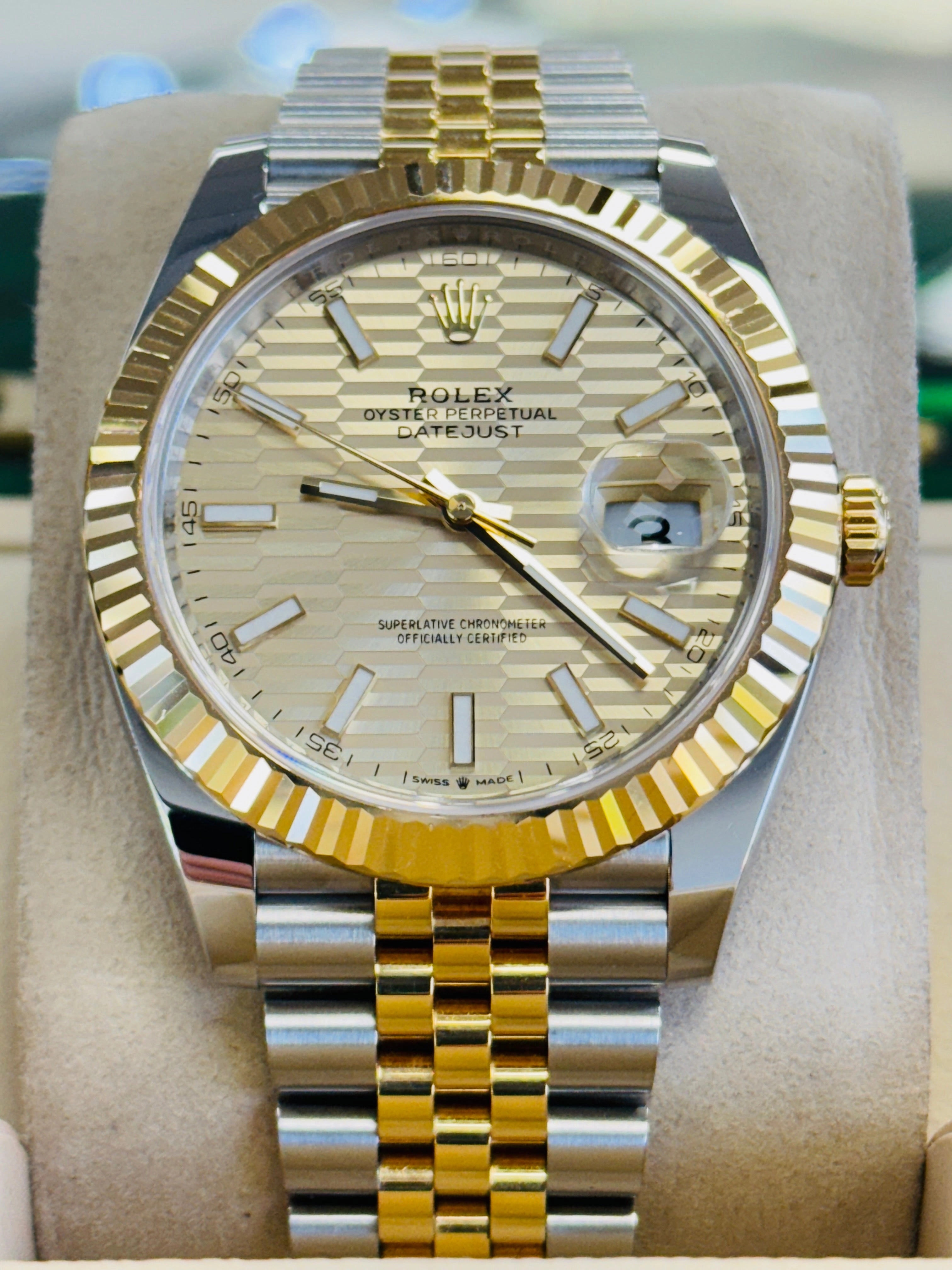 Rolex Datejust 41 126333 Champagne MOTIF Dial Jubilee Yellow Gold Fluted Bezel Box/Papers MINT