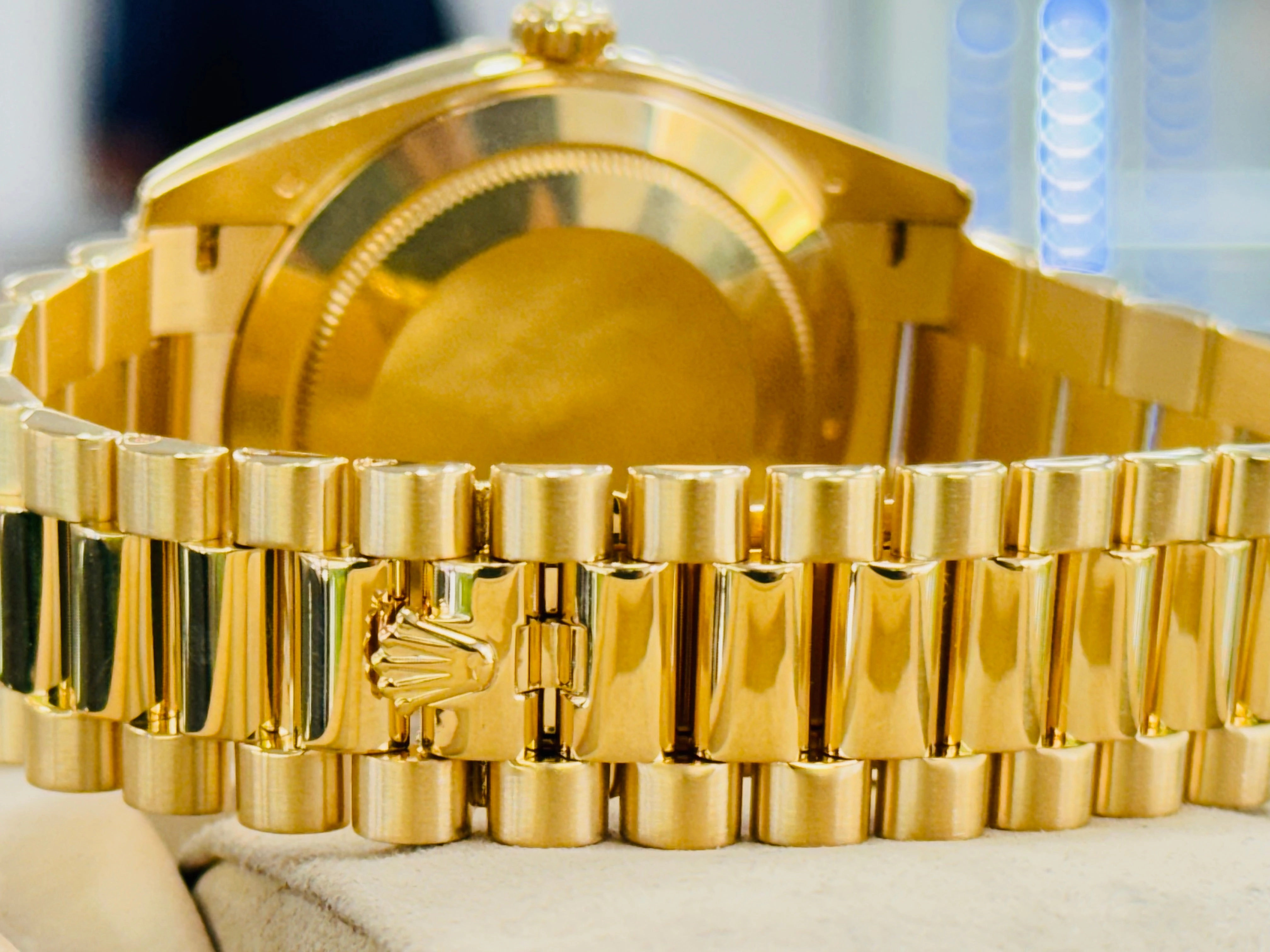 Rolex Day-Date 228238 40mm 18K Yellow Gold Silver Motif Dial MINT