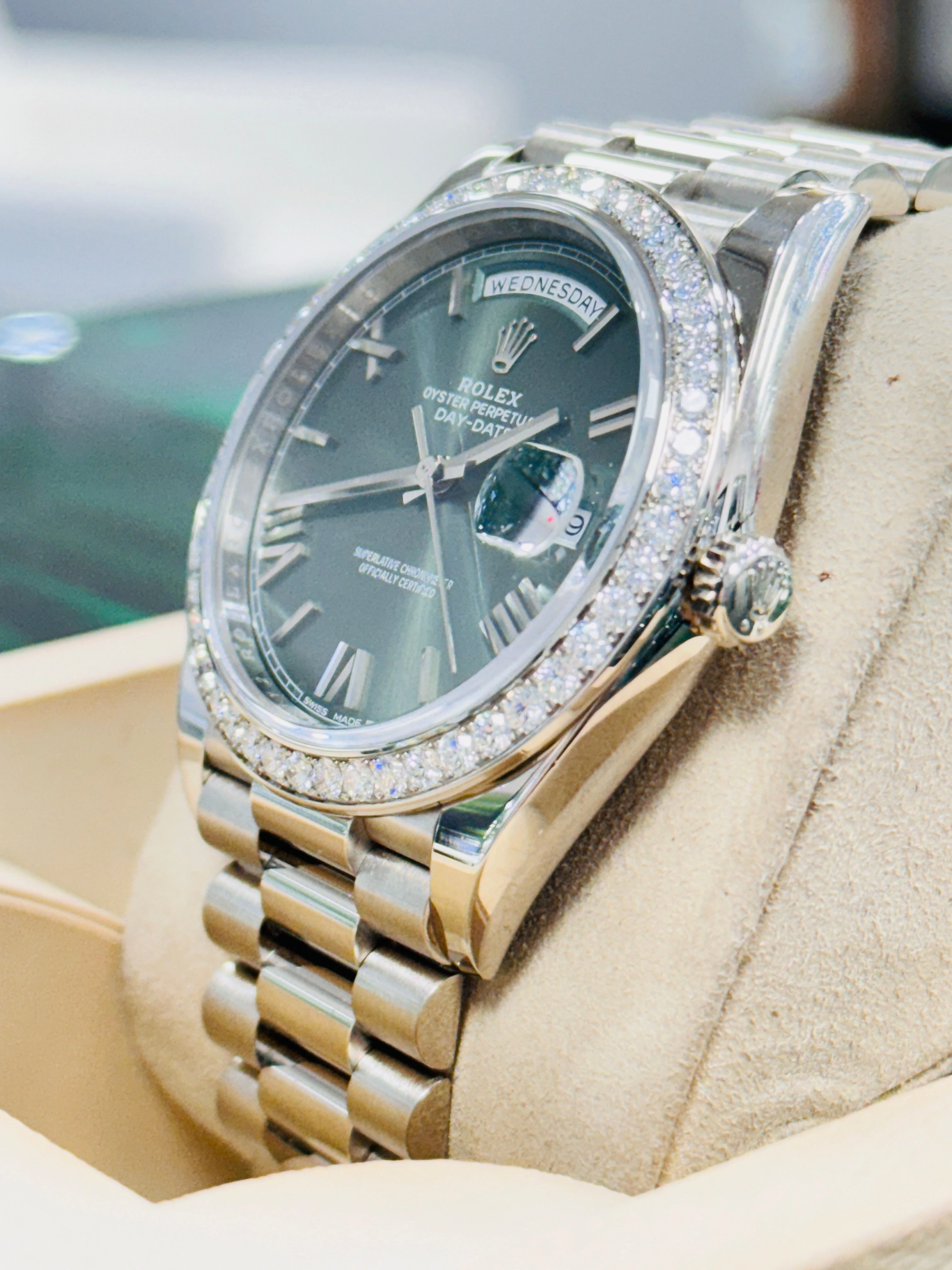 Rolex Day-Date 40 228349RBR President 18K White Gold Olive Green Dial Factory Diamond Bezel MINT