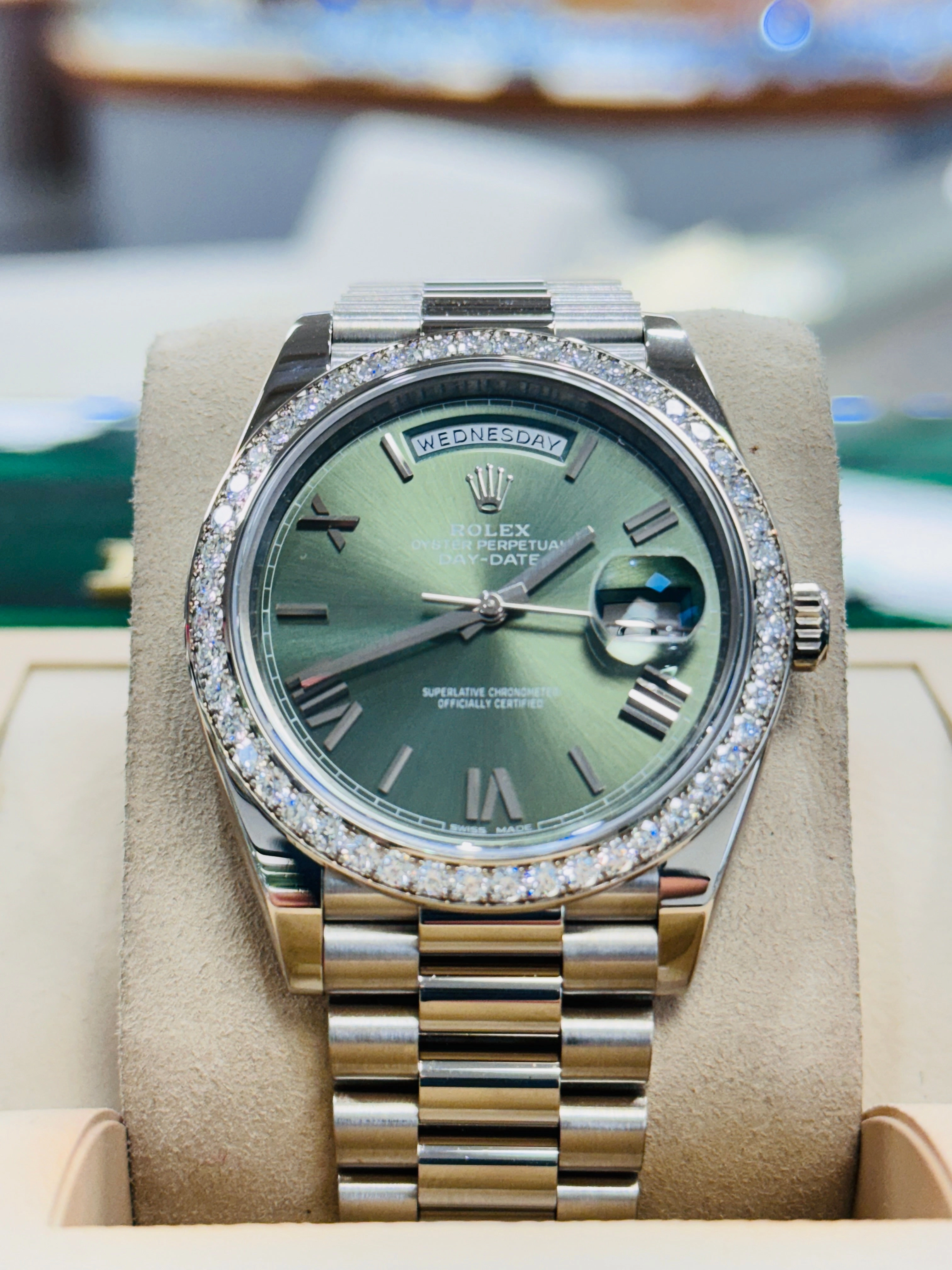 Rolex Day-Date 40 228349RBR President 18K White Gold Olive Green Dial Factory Diamond Bezel MINT