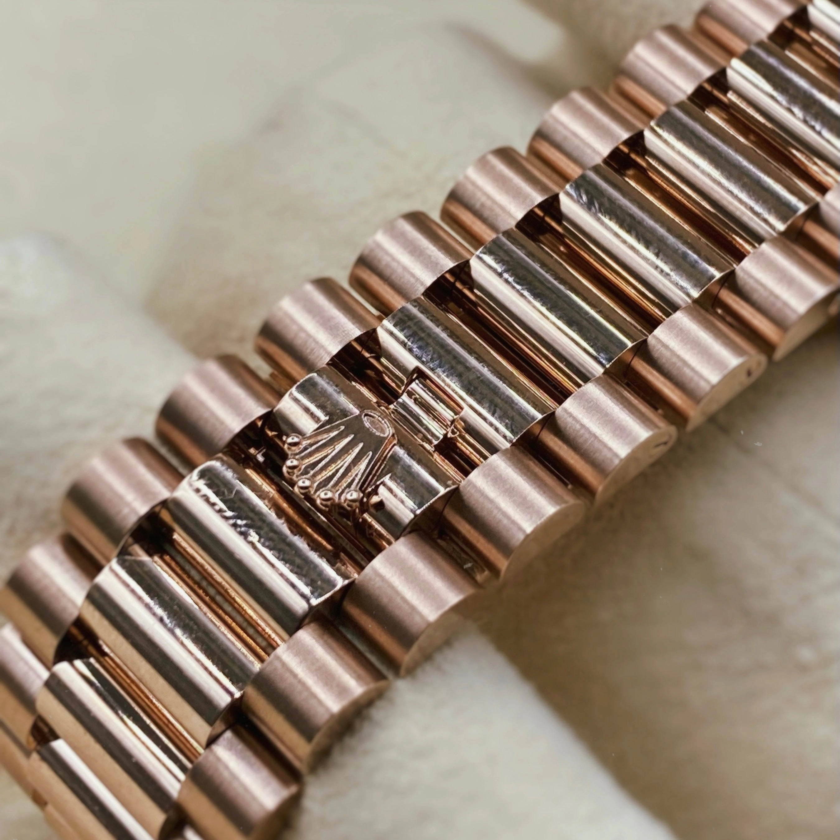Rolex Day Date 40mm - Ref: 228235 - White Hebrew Dial, & Fluted Bezel, 18K Rose Gold President Bracelet Men's Watch