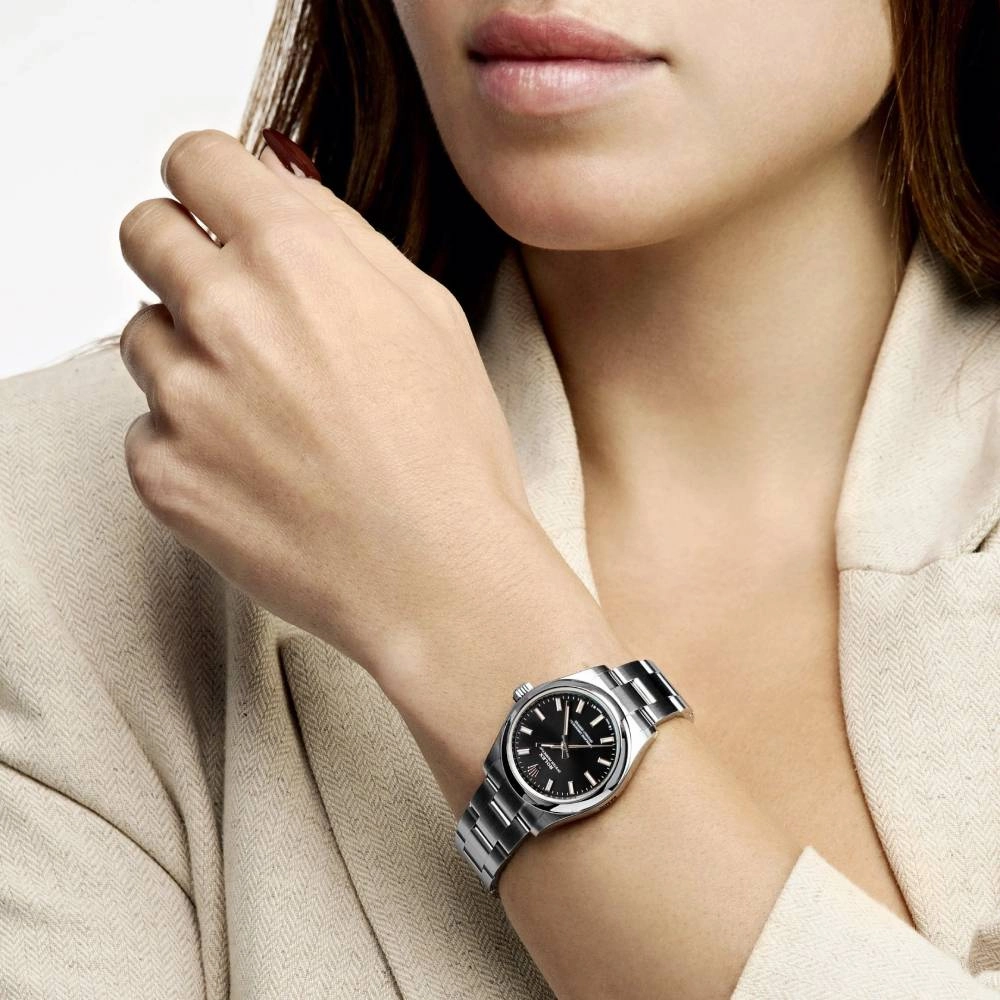 Rolex Oyster Perpetual 28mm | Stainless steel bracelet | Bright black dial Smooth bezel | Ladies Watch 276200-0002