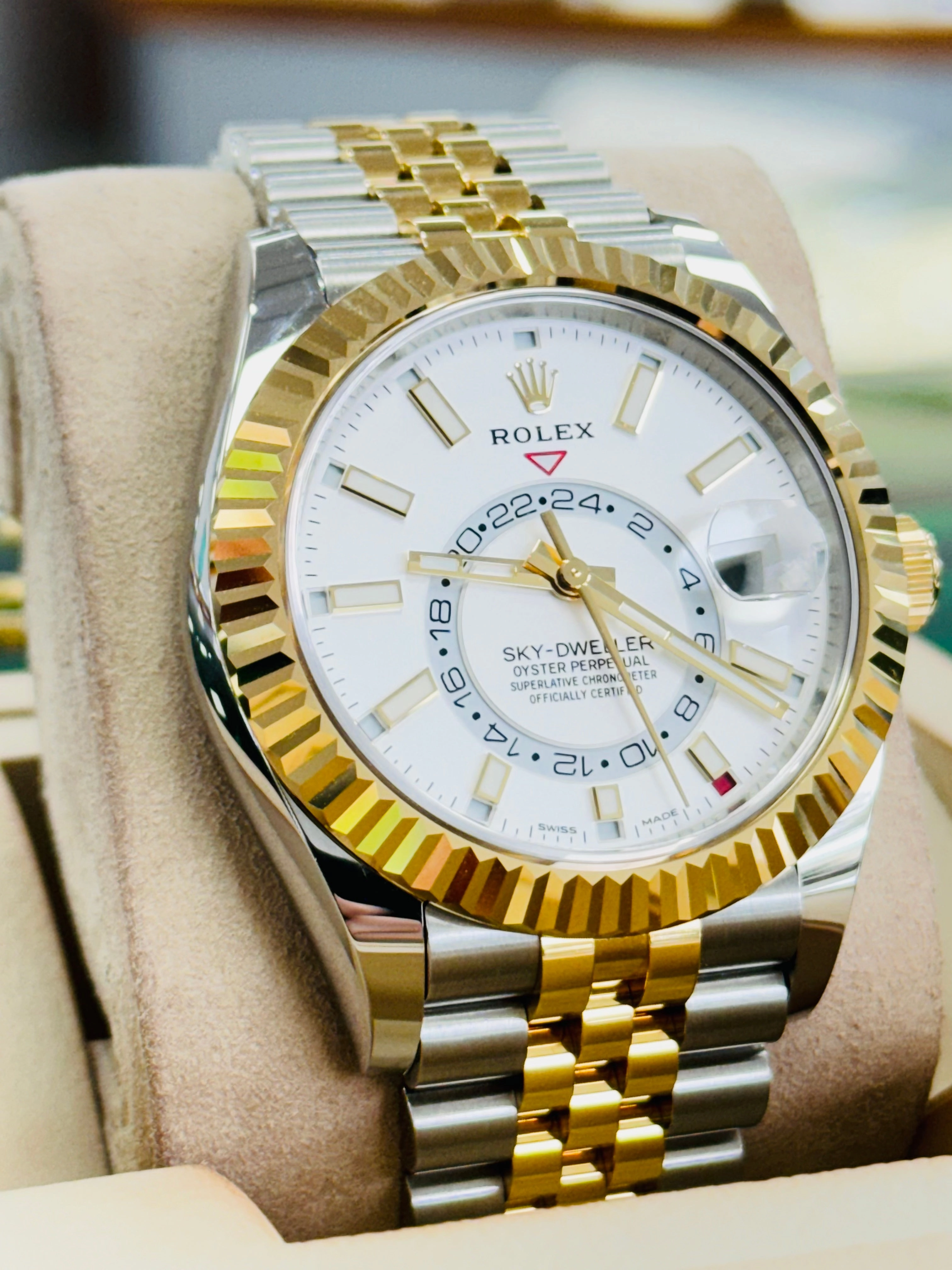 Rolex Sky-Dweller 326933 Jubilee 18K Yellow gold / Steel  Box and Papers MINT