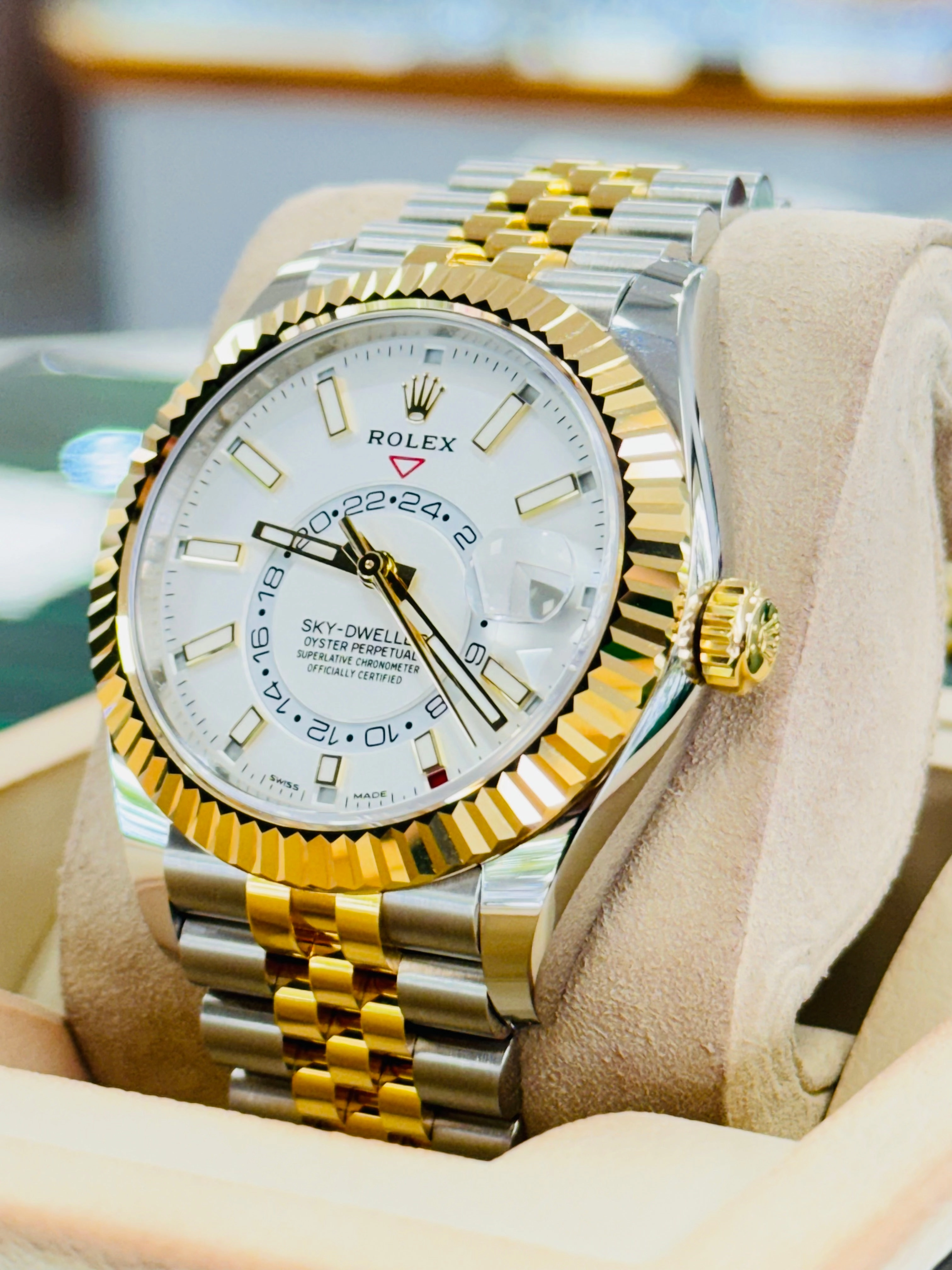 Rolex Sky-Dweller 326933 Jubilee 18K Yellow gold / Steel  Box and Papers MINT
