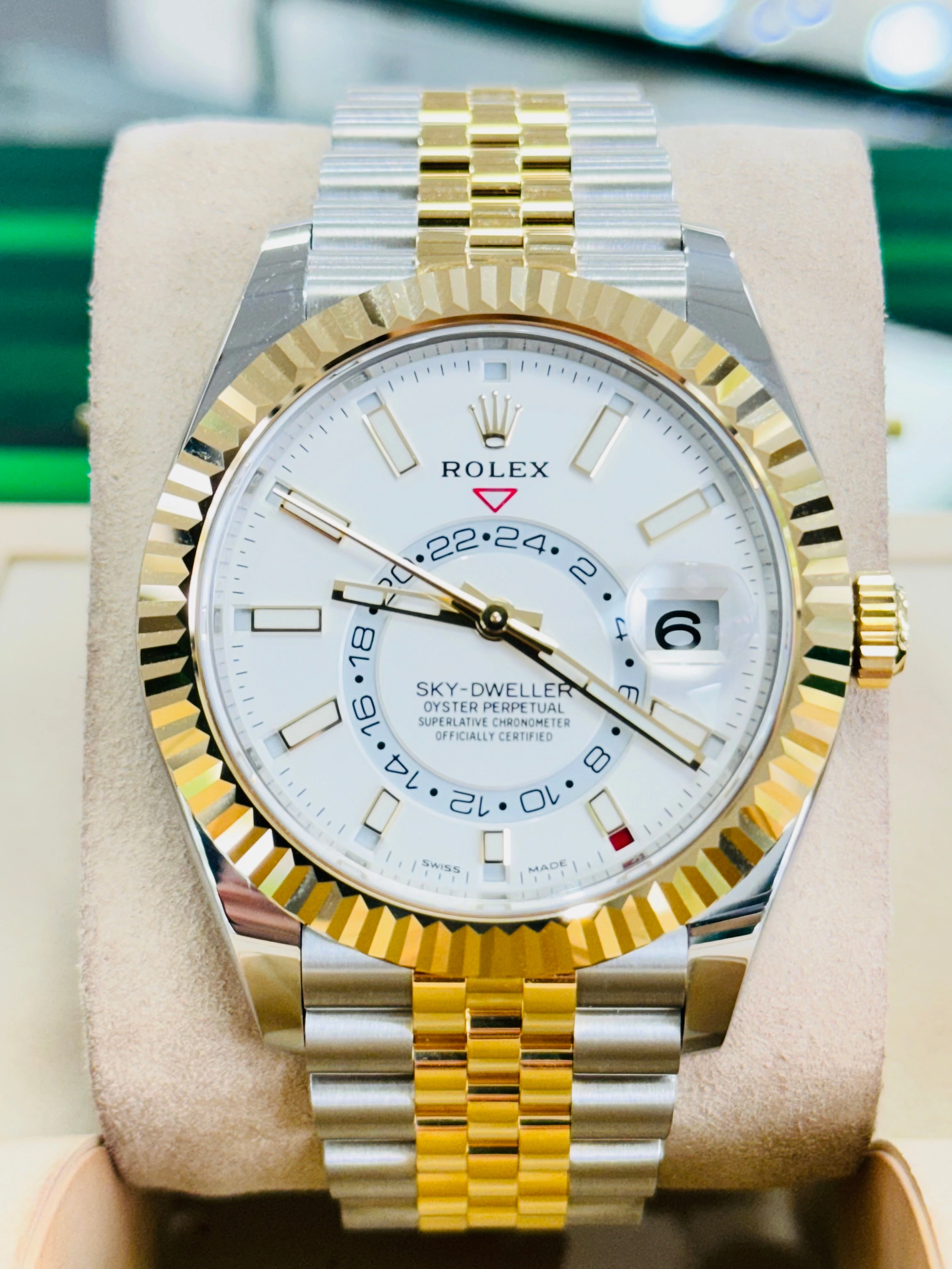 Rolex Sky-Dweller 326933 Jubilee 18K Yellow gold / Steel  Box and Papers MINT