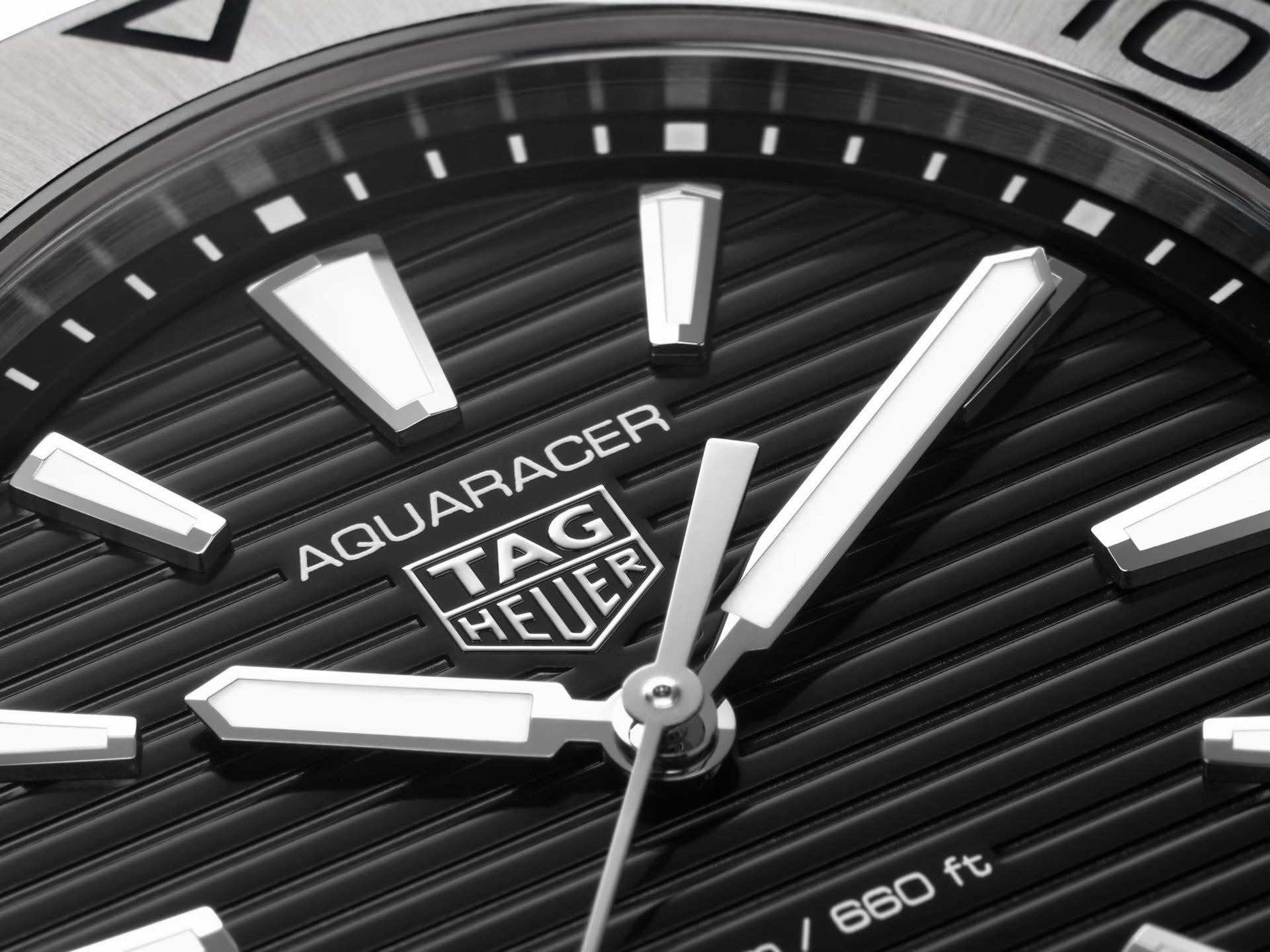 TAG Heuer Aquaracer Professional 200 Stainless Steel Black Dial Divers Quartz Mens Watch WBP1110.BA0627