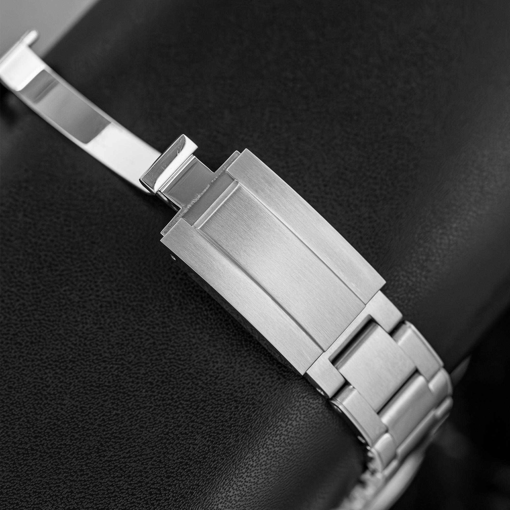 Tudor Black Bay Pro 79470-0001