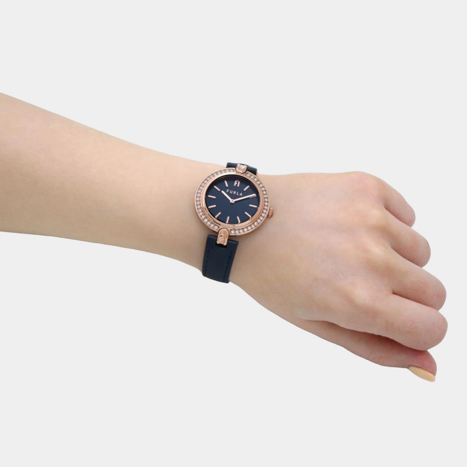 Women Silver Analog Leather Watch WW00002006L3